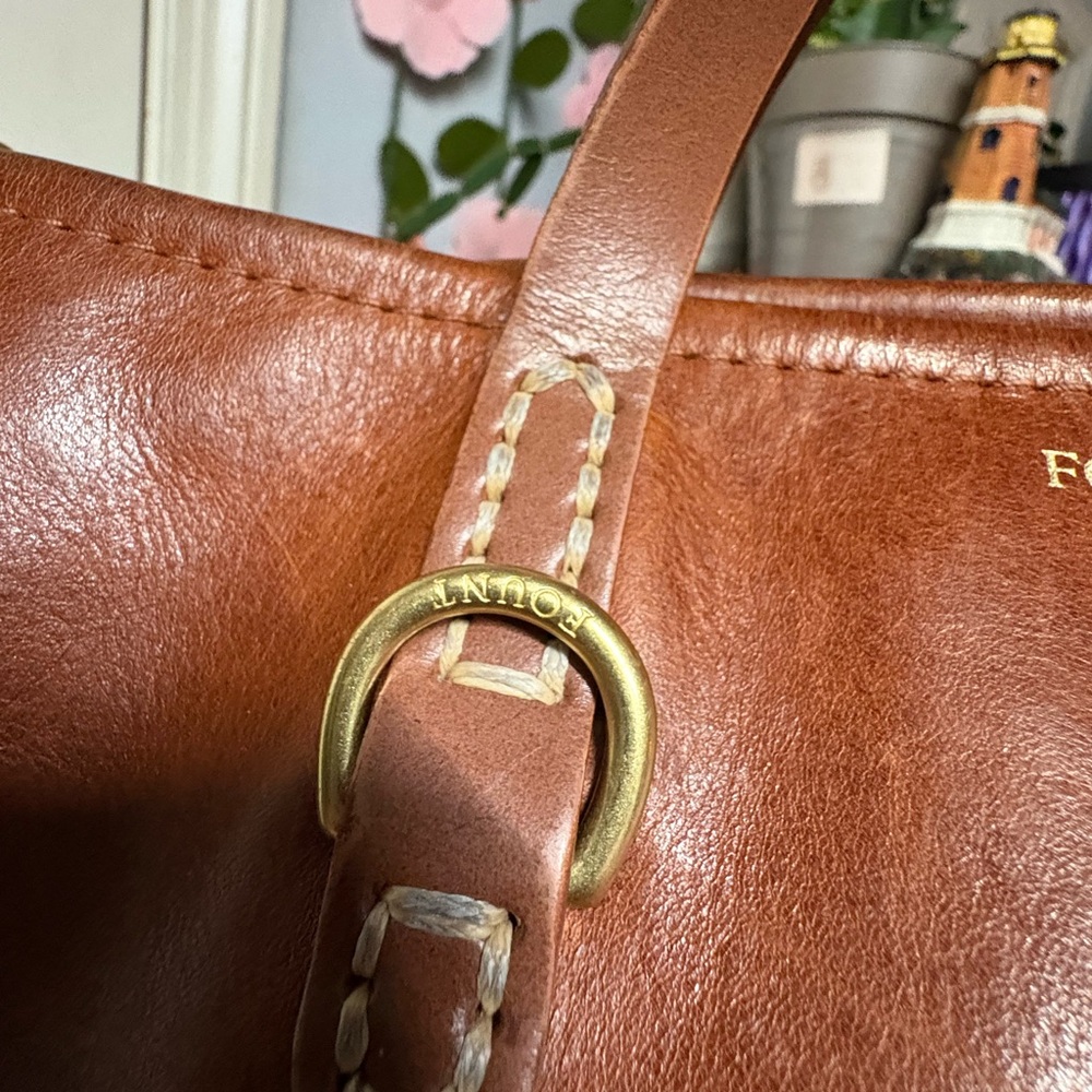 FOUNT Bellfield Crossbody Leather Bag - Picture 4 of 7